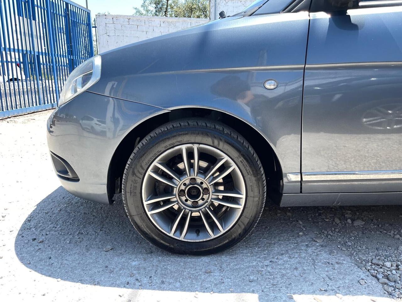 Lancia Ypsilon 1.3 MJT 75 CV Unyca