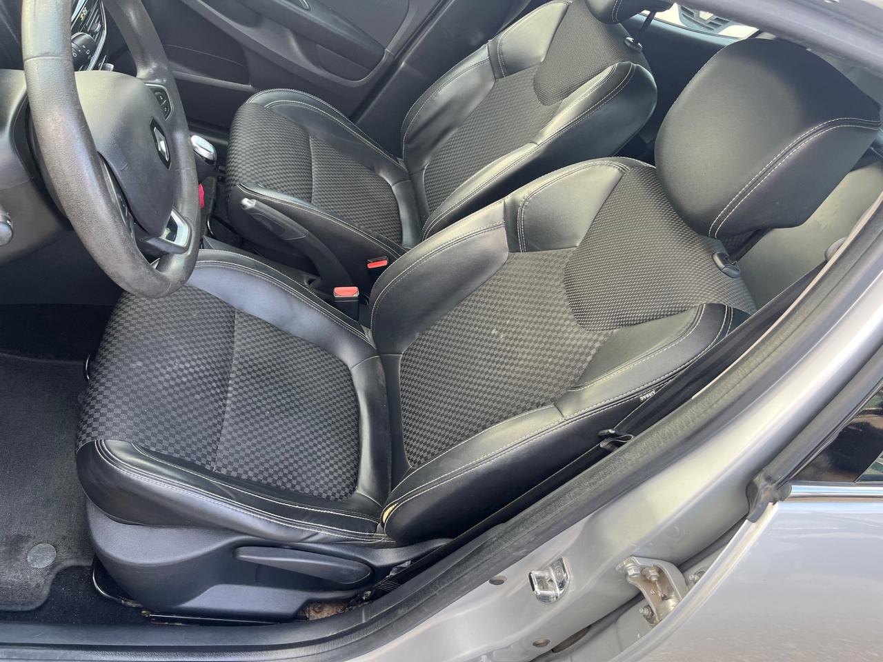 Renault Clio TCe 12V 90 CV 5 porte Moschino Intens