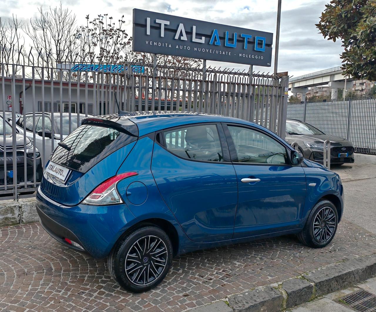 Lancia Ypsilon 1.0 FireFly 5 porte S&S Hybrid Silver Plus