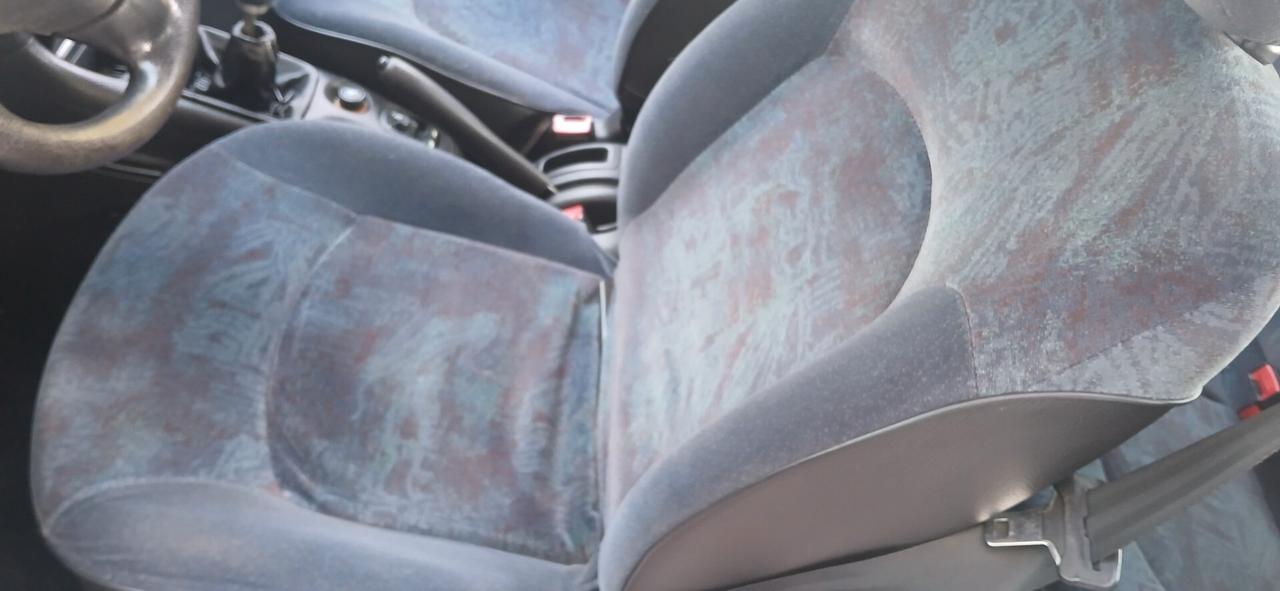 Peugeot 206 1.pochi km neopatentati