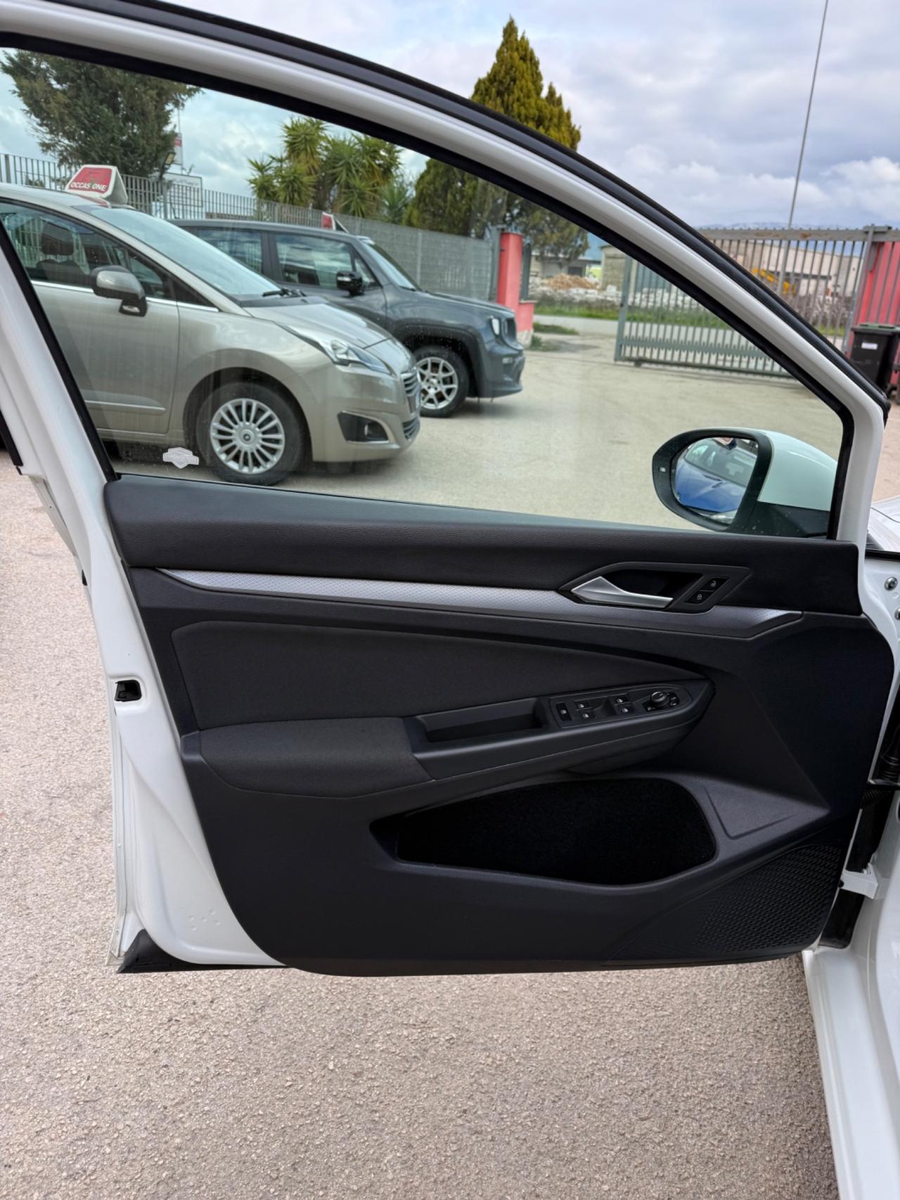 Volkswagen Golf 8 2.0 TDI DSG SCR CON GANCIO TRAINO