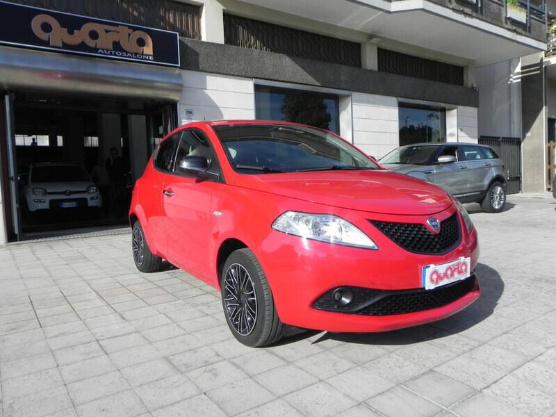 Lancia Ypsilon 1.0 FireFly 5 porte S&S Hybrid Ecochic Gold