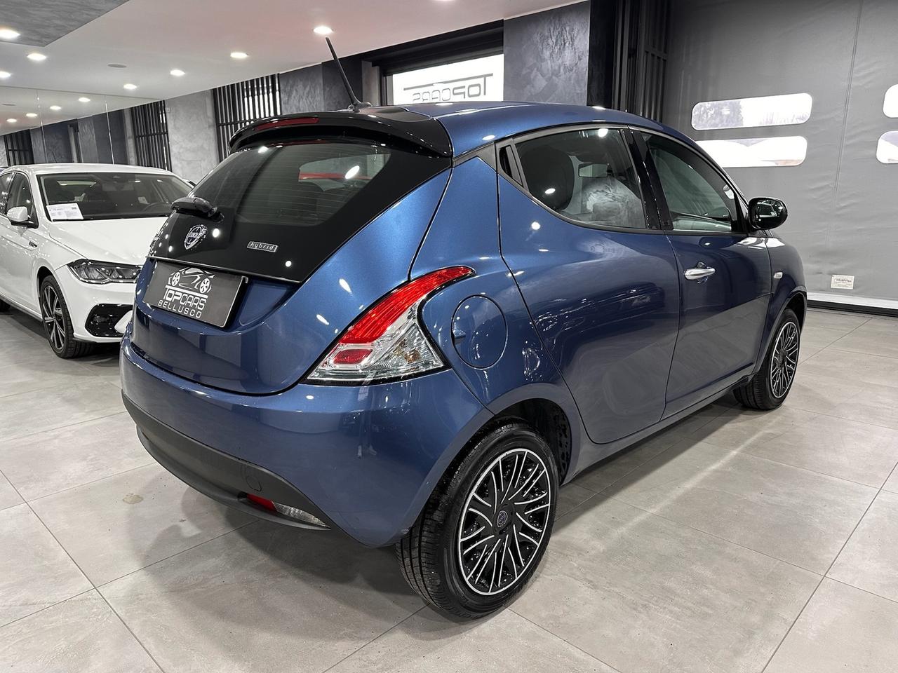 Lancia Ypsilon 1.0 69cv Hybrid 5 porte NEOPATENTATI