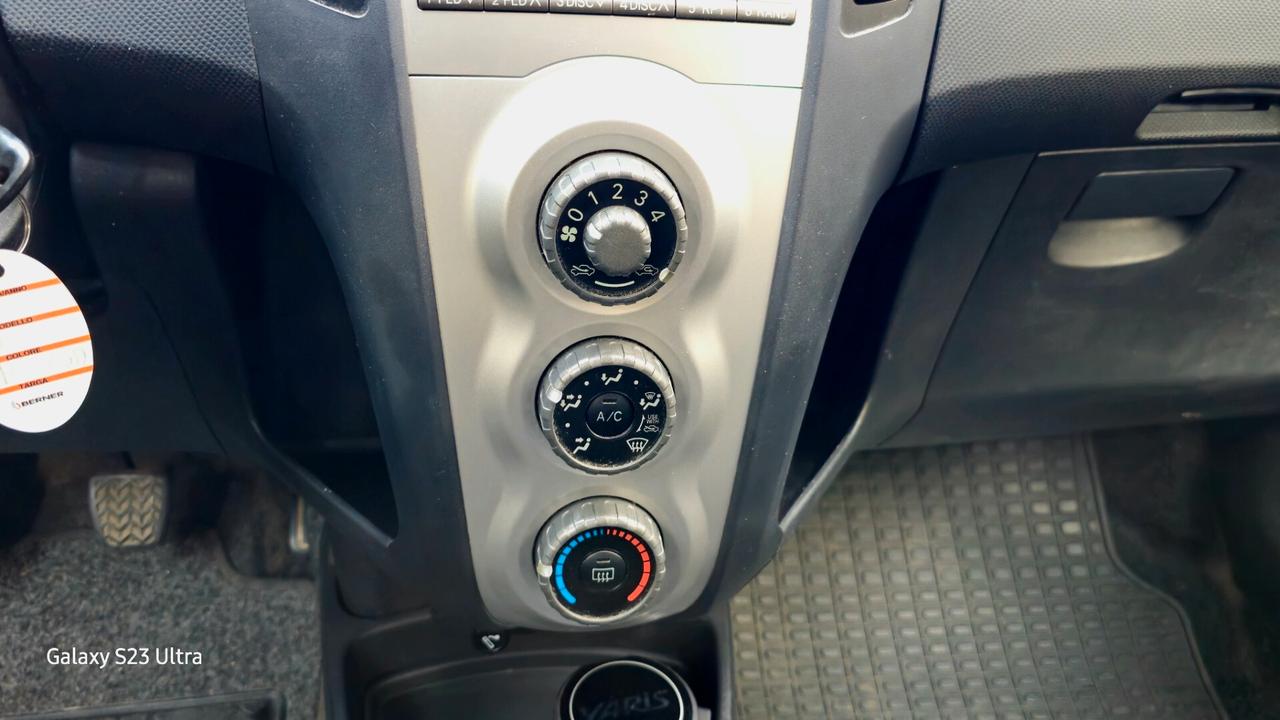Toyota yaris ok neopatentati garantita 12 mesi