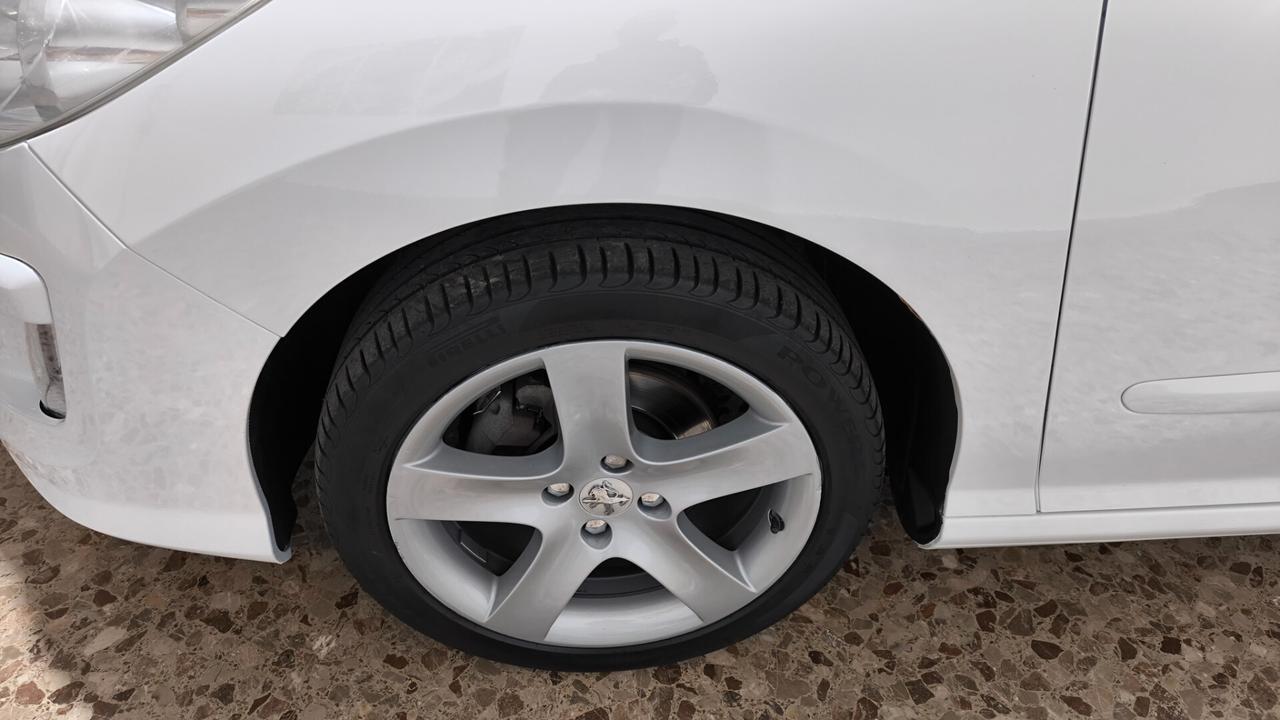 Peugeot 308 1.6 HDi 110CV SW Ciel Féline