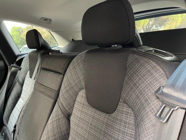 VOLVO XC60 2.0 B4 AWD AUTOMATICA CERCHI DA 19" FARI FULL LED