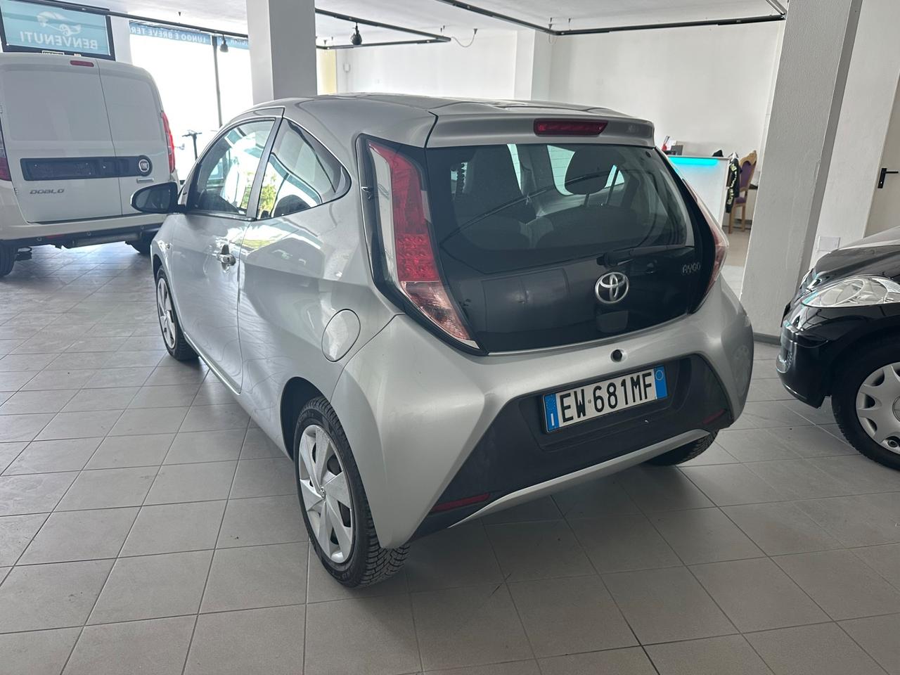 Toyota Aygo 1.0 VVT-i 69 CV 3 porte x-cool