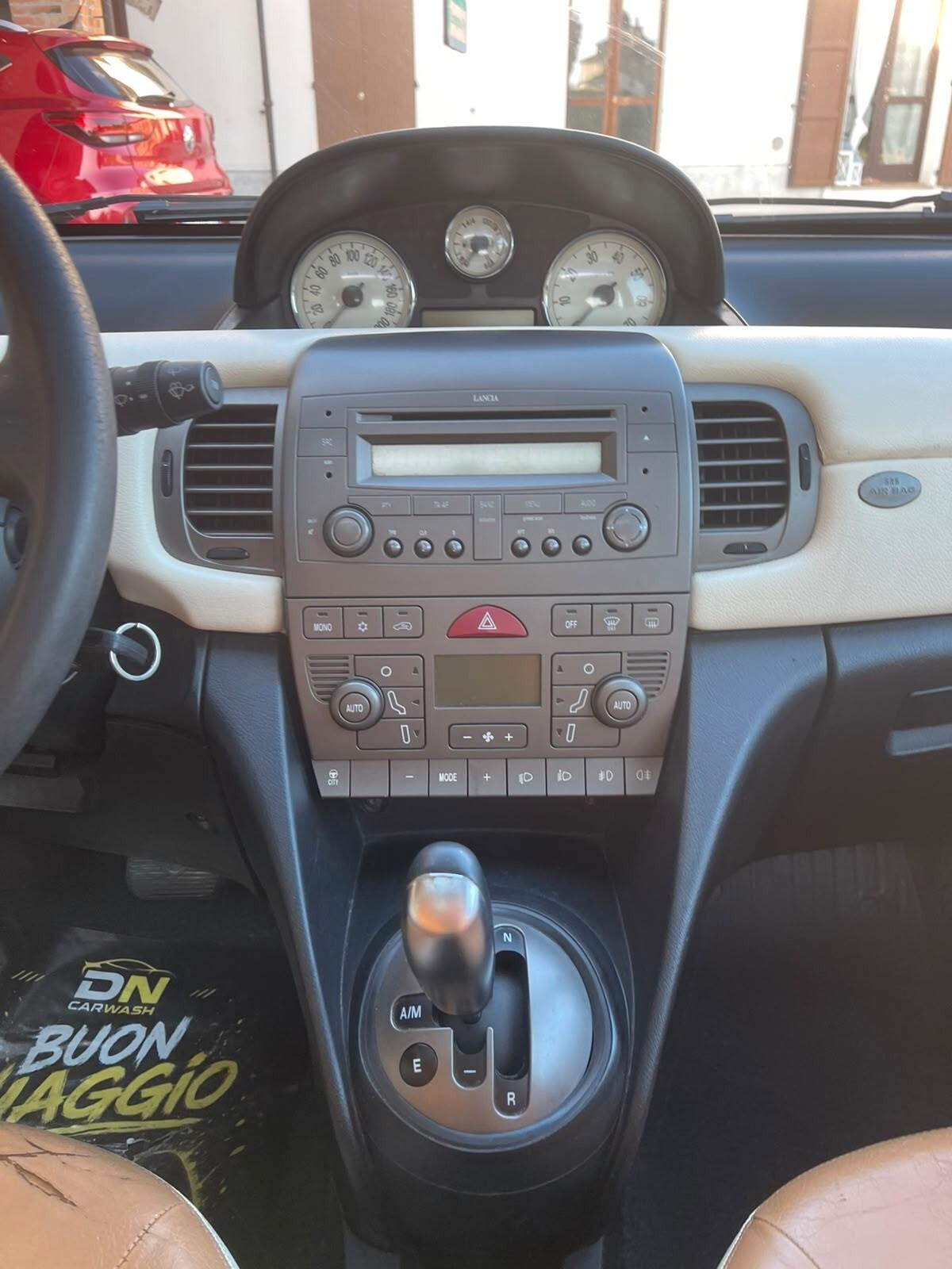 Lancia Ypsilon 1.4 16V Platino