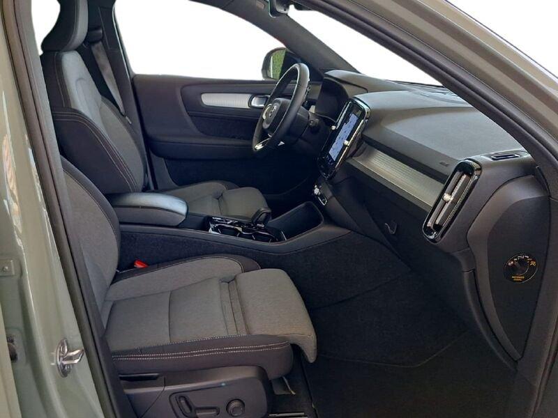 Volvo XC40 Recharge T4 129+82 Plug-In Hybrid Automatica Recharge Plus Dark N1 Autocarro