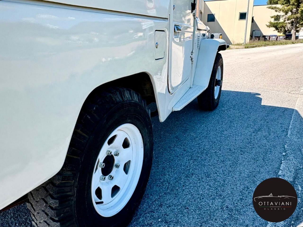 Toyota Land Cruiser BJ40 Trasformabile con centina