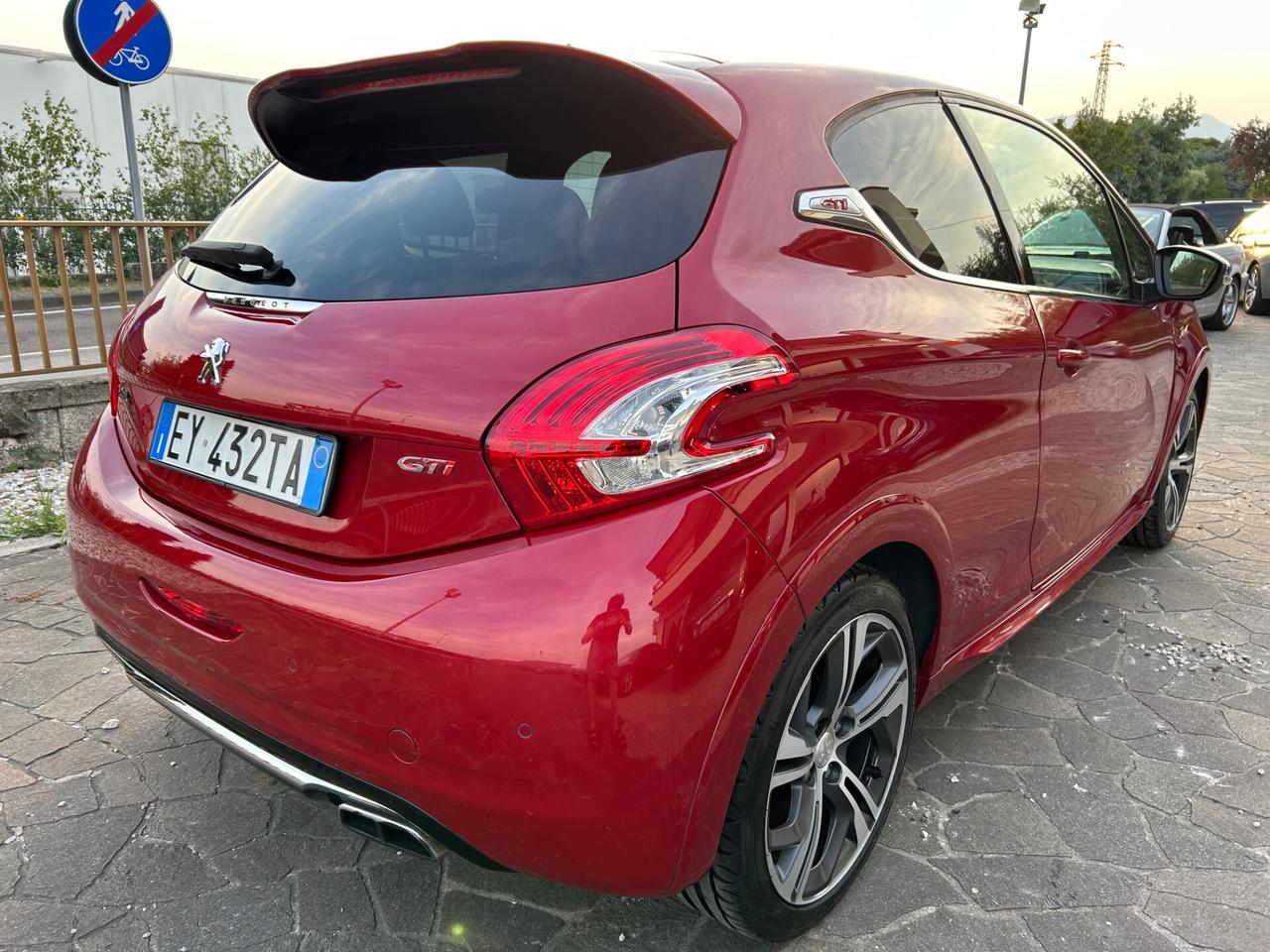 Peugeot 208 GTi - 2015 1.6 THP 200 CV 77.000 KM