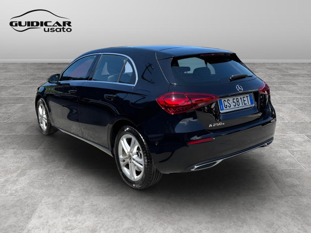 Mercedes-Benz Classe A - W177 2023 - A 250 e phev Progressive Advanced auto