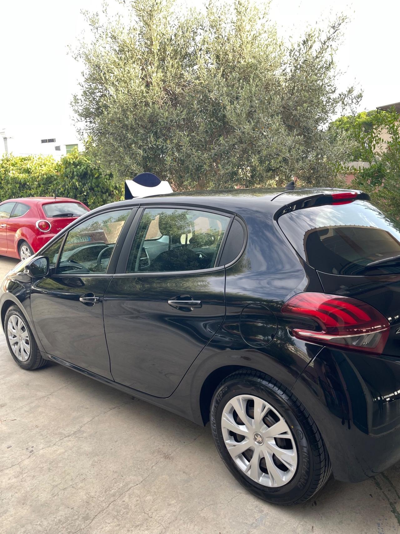 Peugeot 208 BlueHDi 75 5 porte Allure