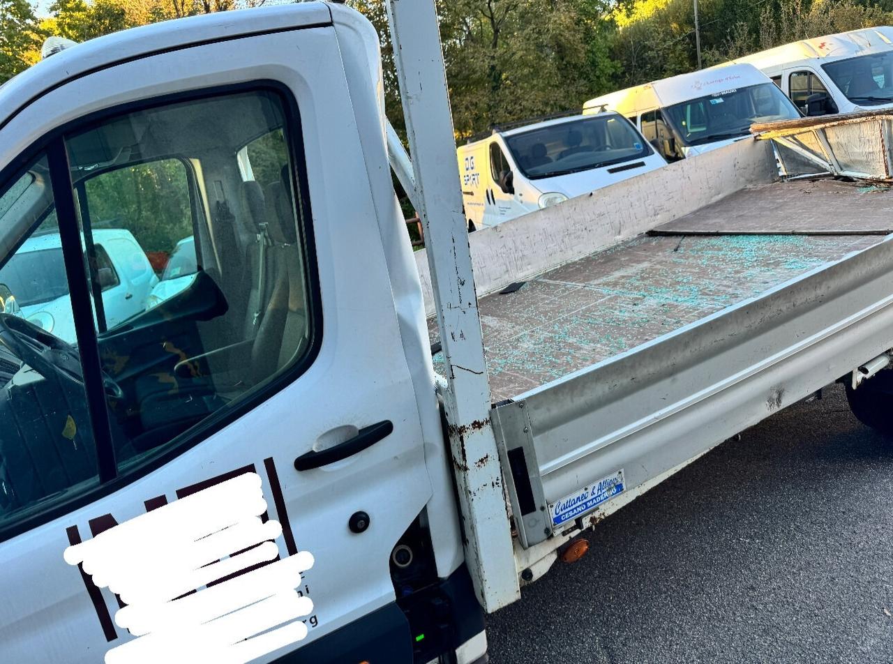 Ford transit incidentato