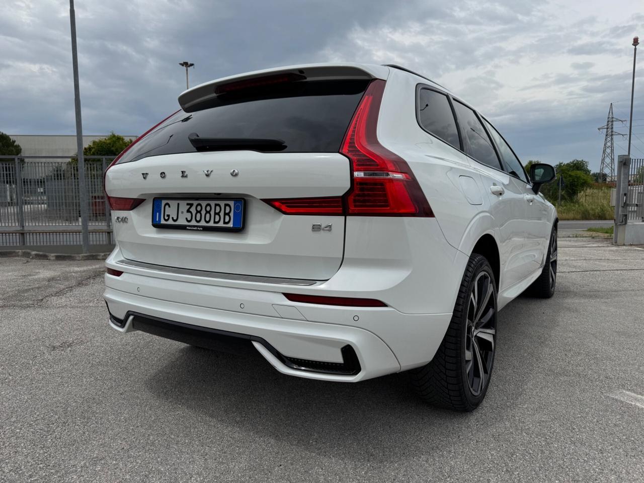 Volvo XC 60 B4 R-Design Plus Dark