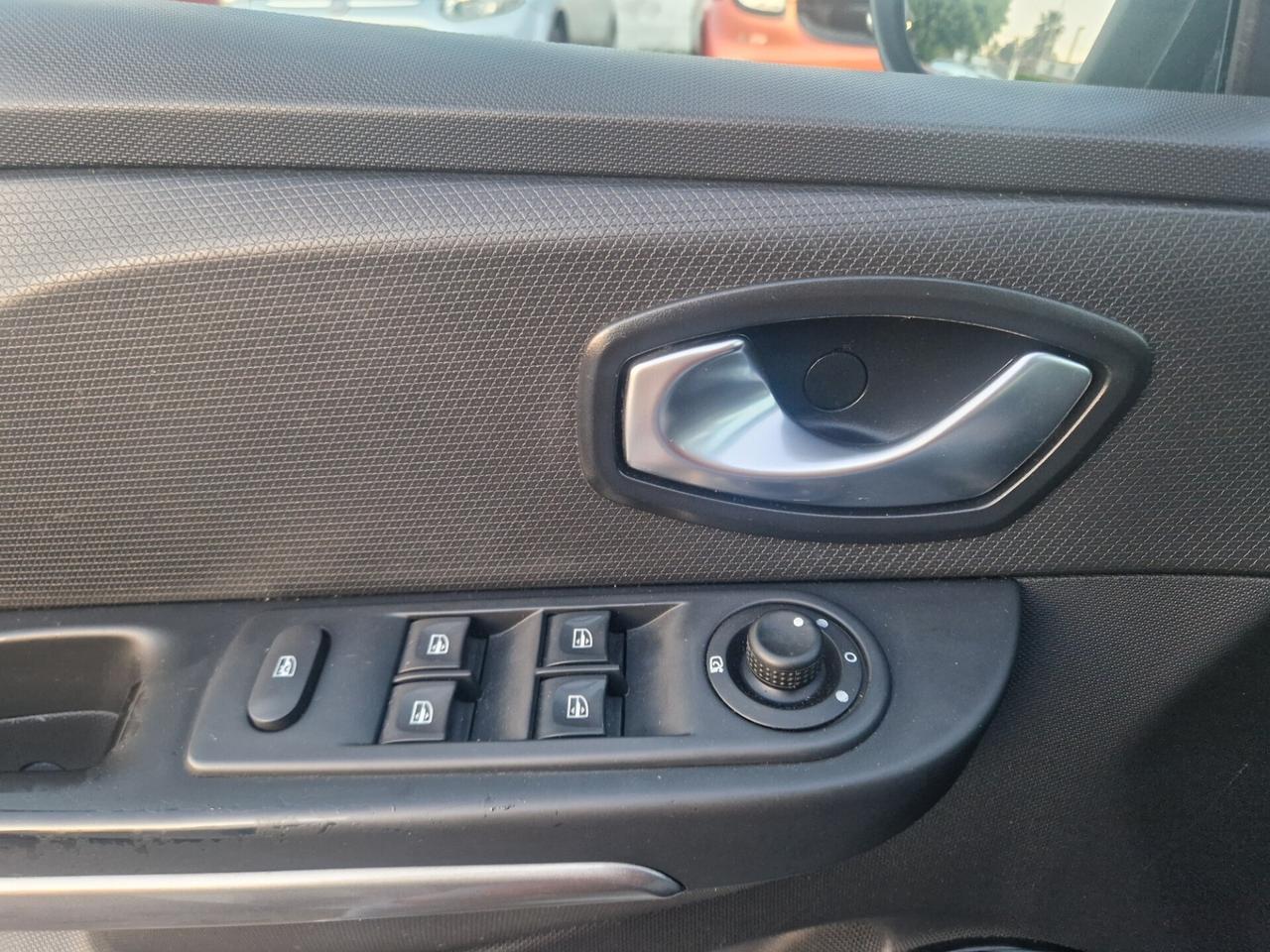 Renault Clio 1.5 dCi 90CV Costume National - 2015