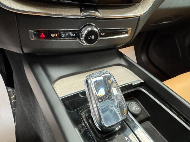 VOLVO XC60 B4 (d) AWD Geartronic Inscription