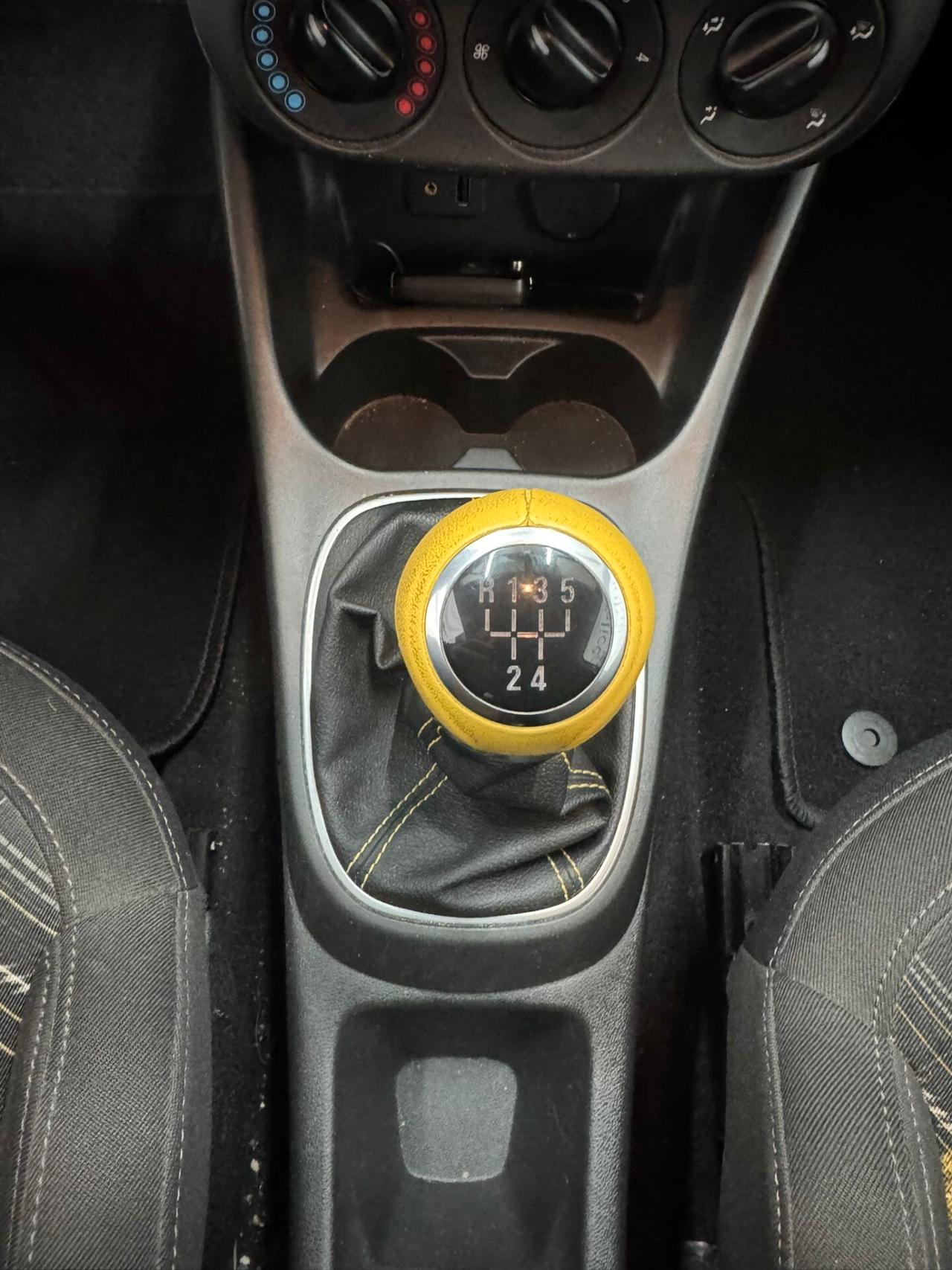 Opel Corsa 1.3 CDTI ecoFLEX 95CV Start&Stop Coupé b-Color