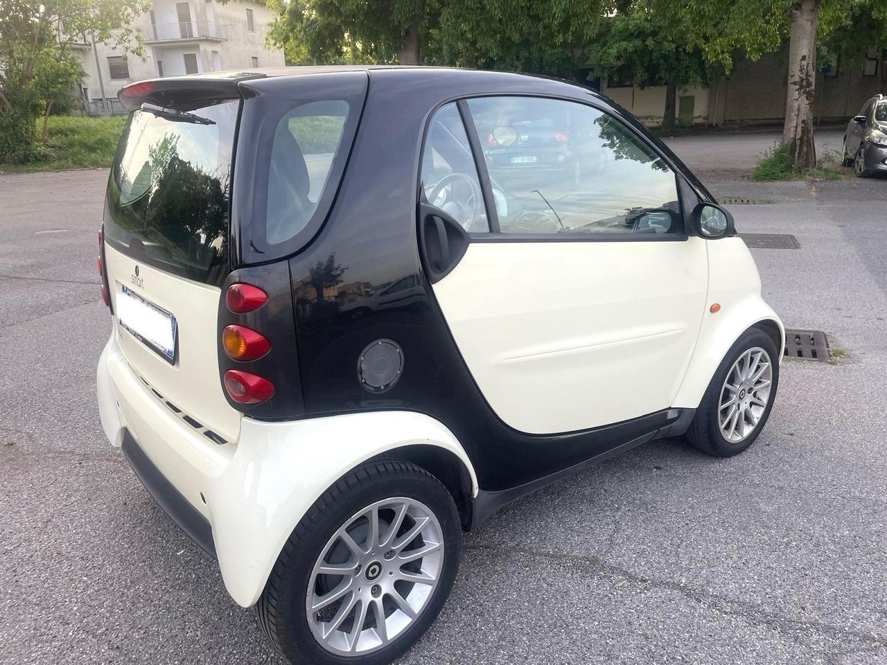 Smart ForTwo 700 coupé grandstyle (45 kW) Benzina per Neopatentati