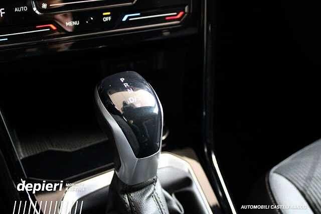 Volkswagen T-Roc 2.0 TDI DSG R-Line Facelift black