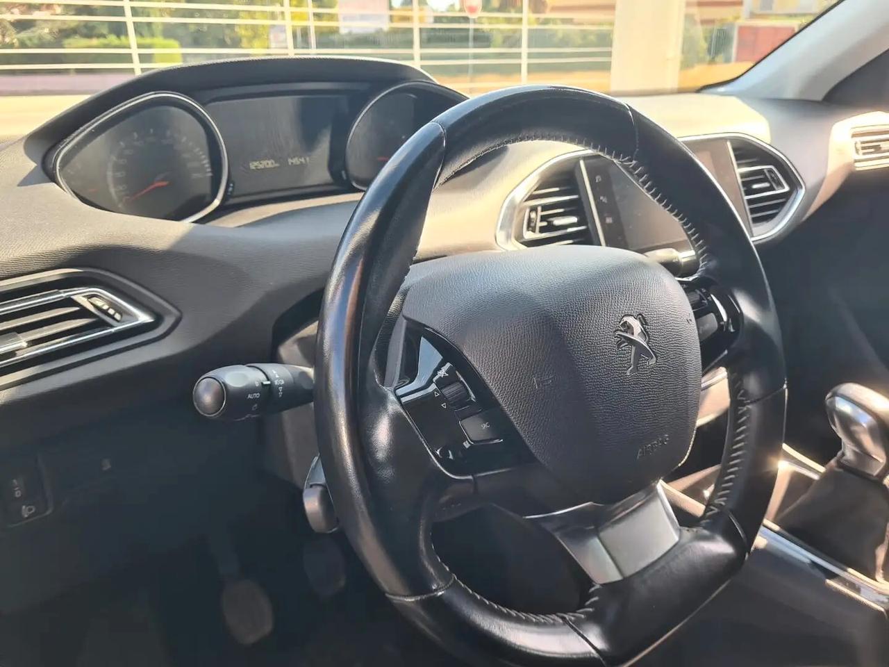 Peugeot 308 BlueHDi 100 S&S Business