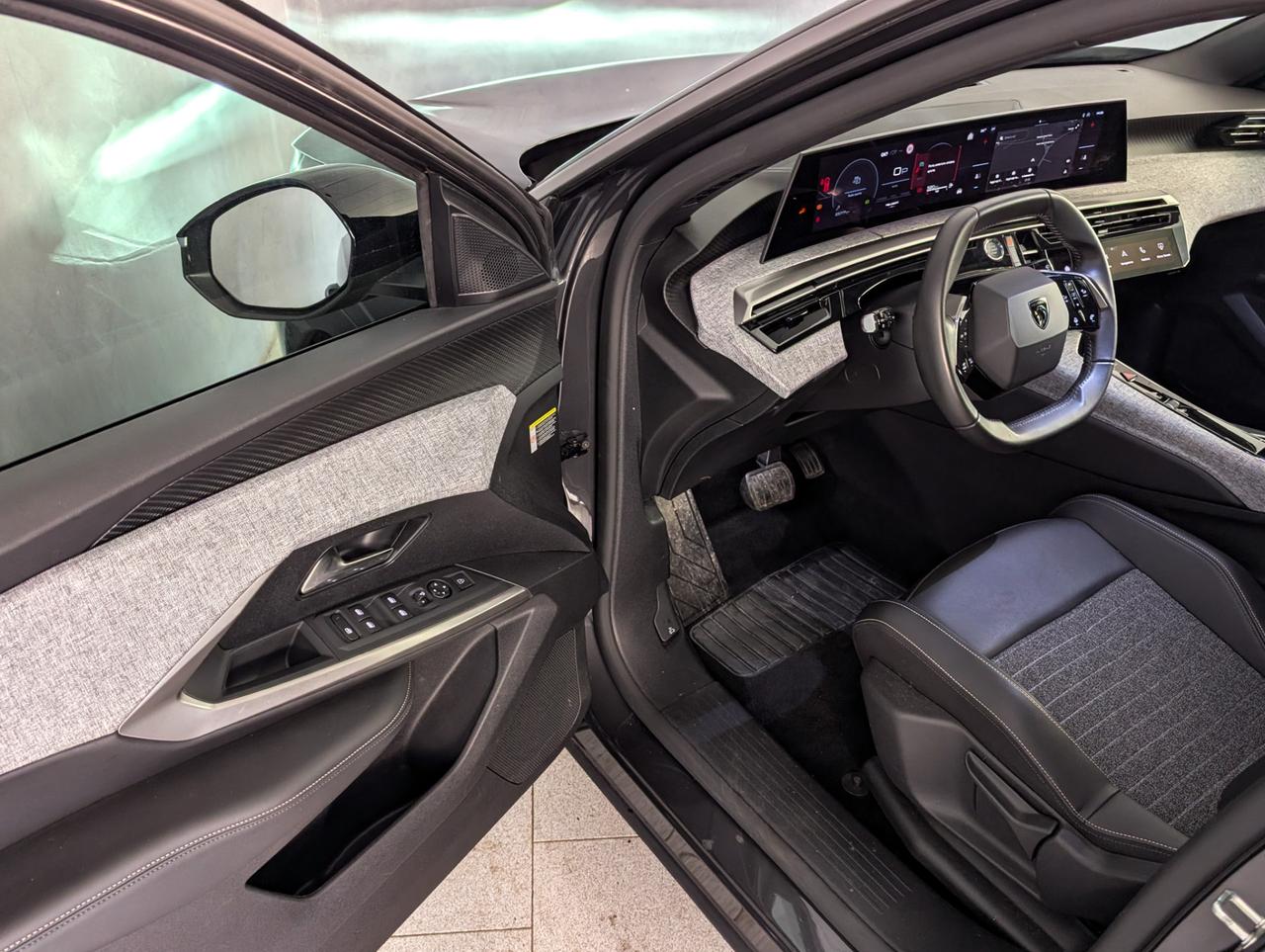 Peugeot 3008 1.2 Hybrid 145cv e-dcs6 Allure