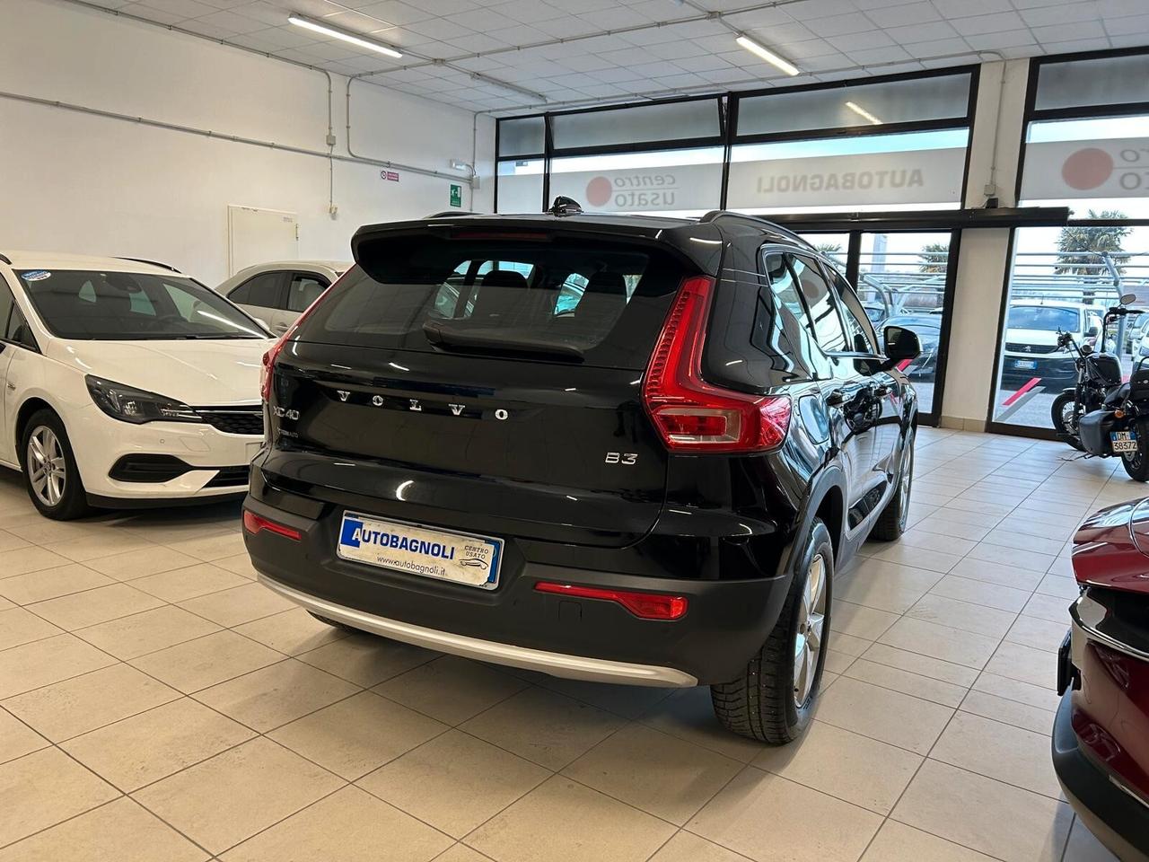 Volvo XC40 ESSENTIAL B3 automatico MHEV