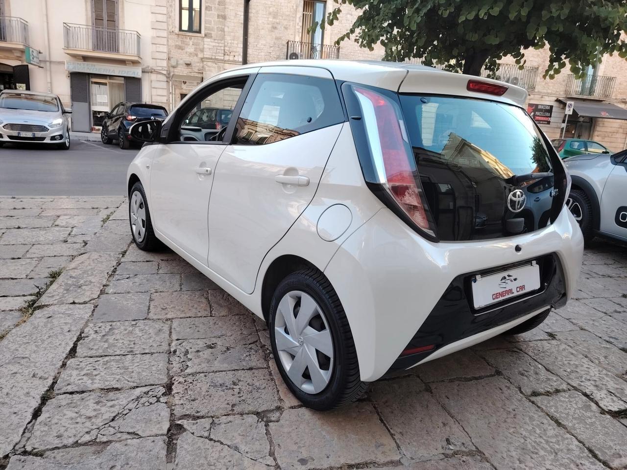Toyota Aygo 1.0 VVT-i 69 CV 5 porte x-play TSS