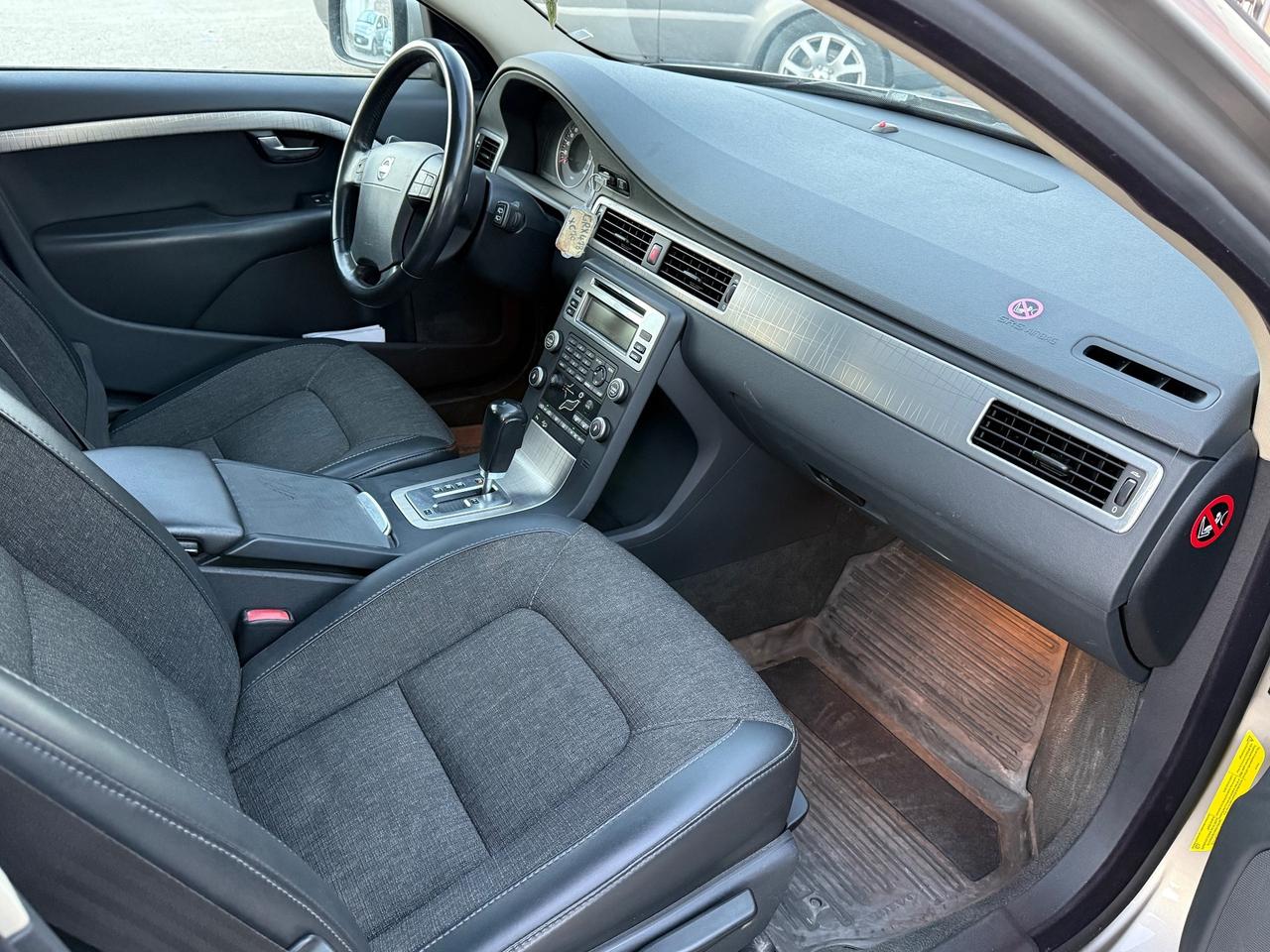 Volvo XC 70 D5 2.4d 185CV AWD AUTOMATICO Momentum