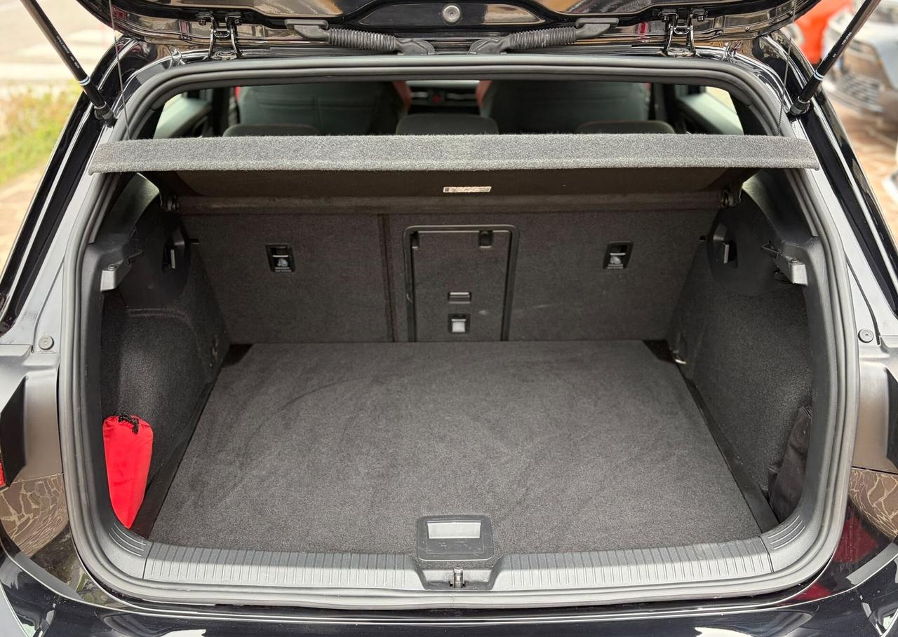 Volkswagen Golf GTI 2.0 TSI DSG