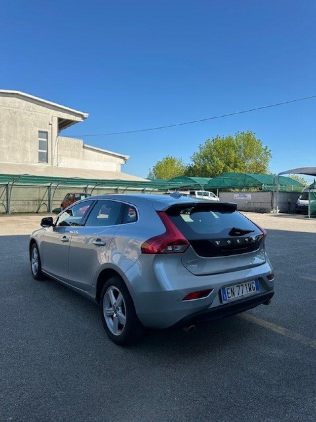 VOLVO V40 D3 Geartronic Momentum