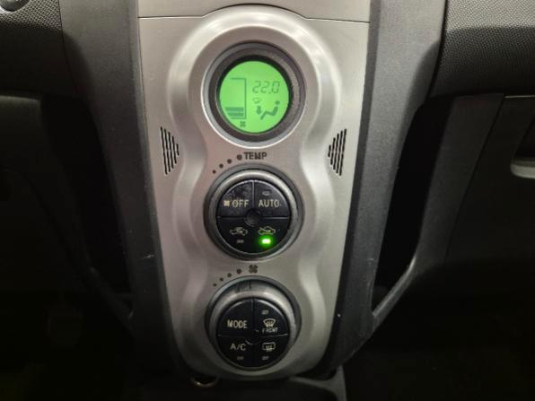 Toyota Yaris 5 Porte 1.3 Sol - NEOPATENTATI - Clima - Radio CD