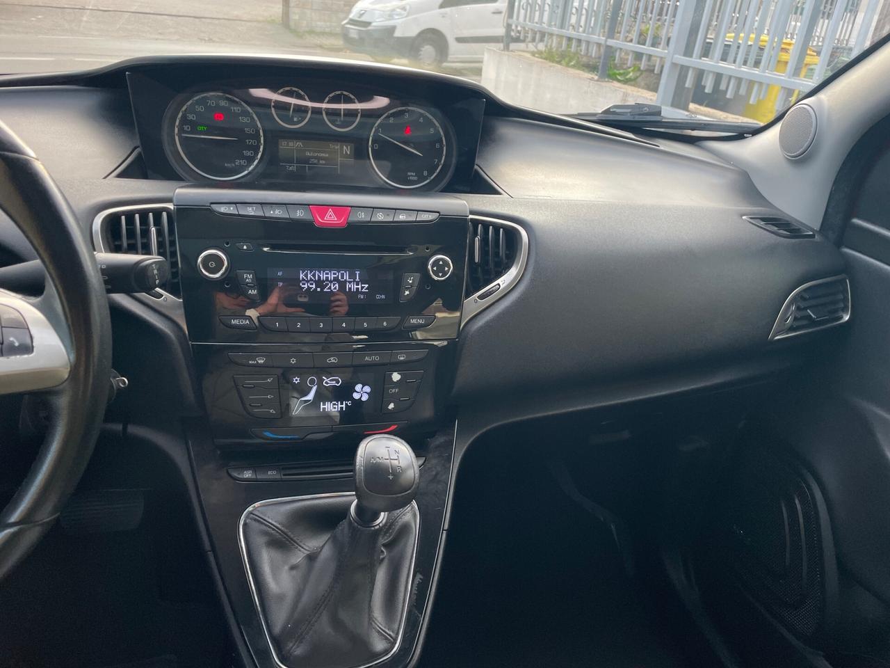 Lancia Ypsilon 0.9 TwinAir 85 CV 5 porte S&S DFN Platinum