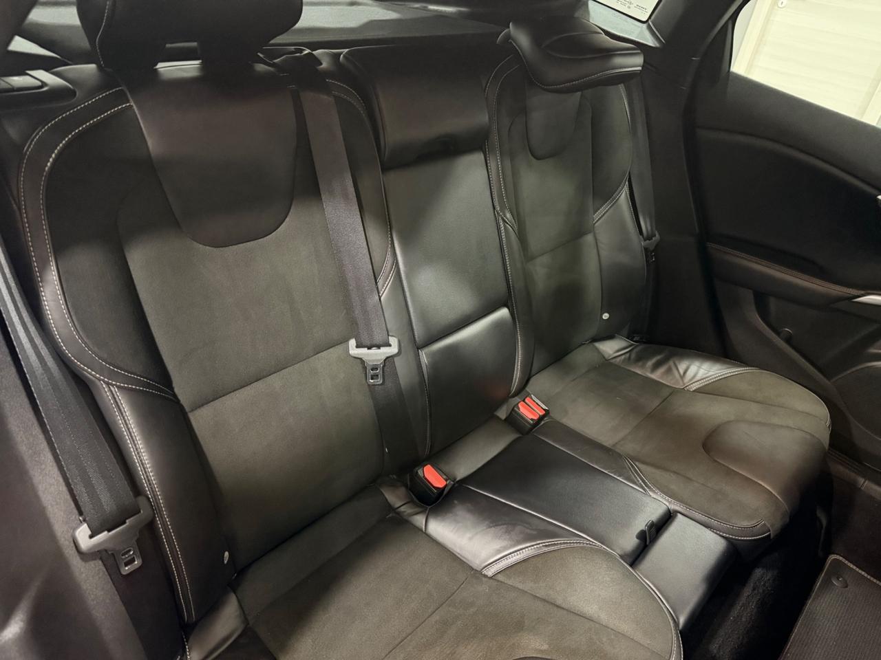 Volvo V40 D3 R-design