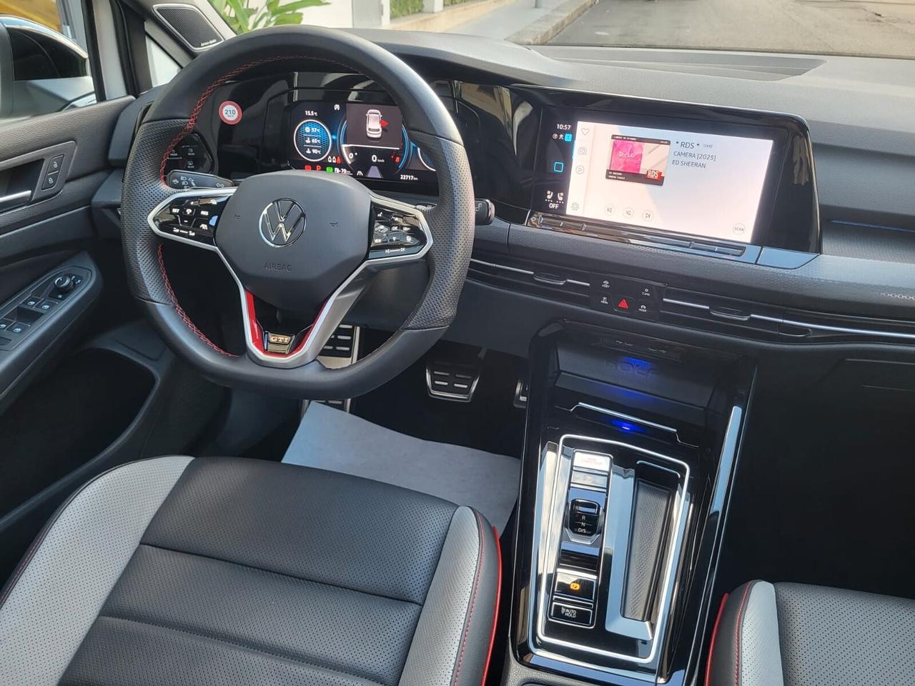 Volkswagen Golf GTI 2.0 DSG 245 CV/PELLE VIENNA / TETTO APRIBILE / FARI IQ...