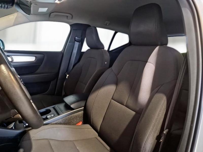 VOLVO XC40 B4 AWD automatico Momentum