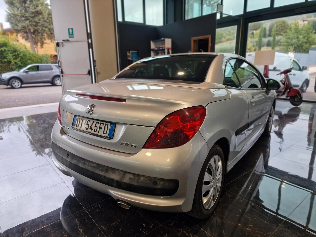 Peugeot 207 1.6 HDi 110CV CC Féline