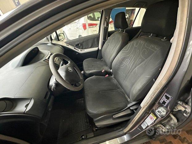 TOYOTA Yaris 2 serie Yaris 1.0 5 porte Now GPL