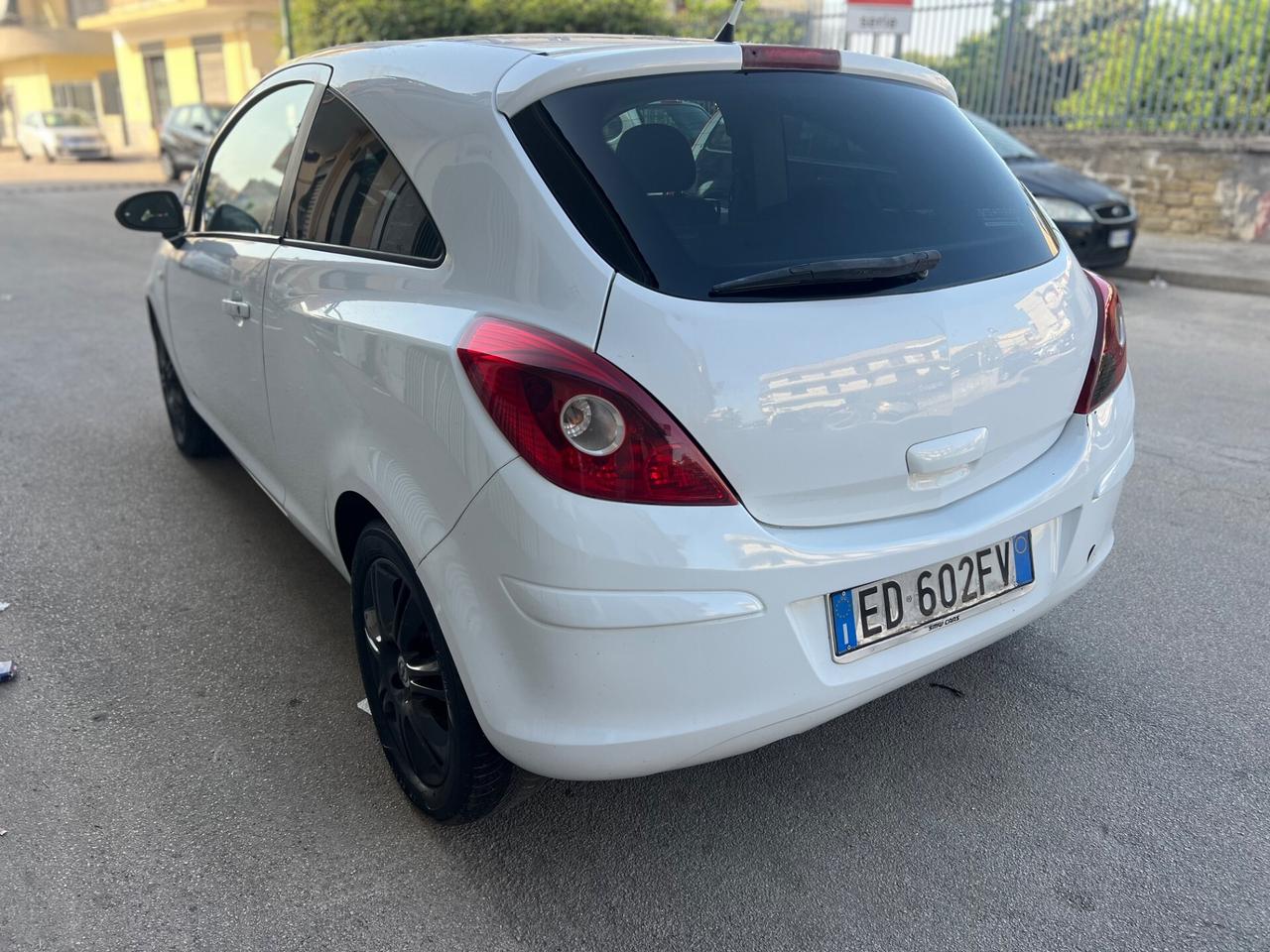 Opel corsa 1.2 Benzina 2011