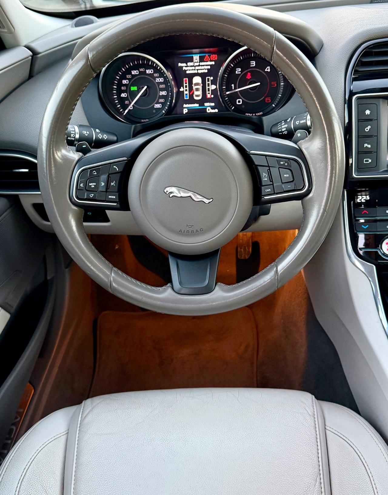 Jaguar XE 2.0 D Turbo aut. Prestige