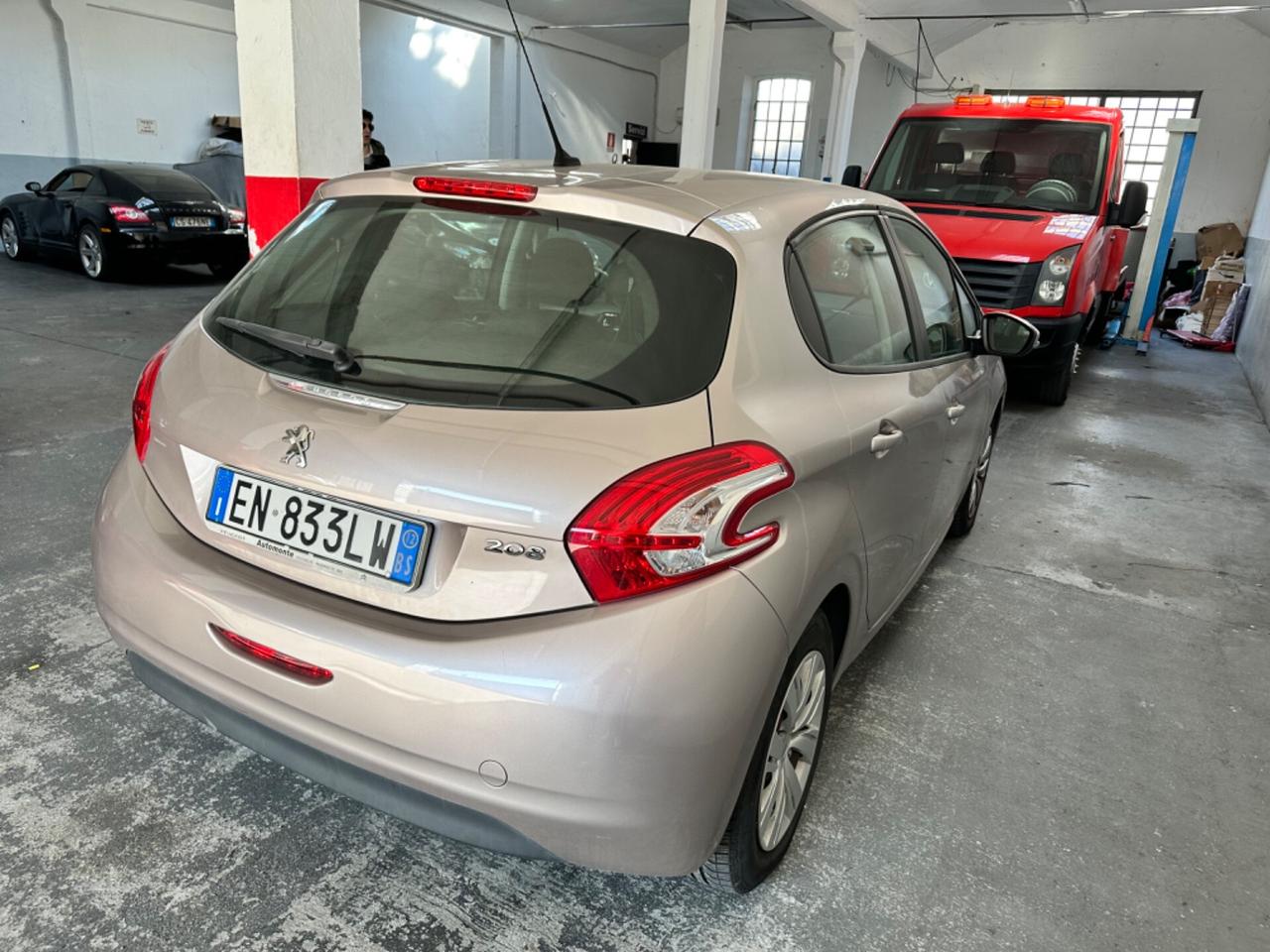 Peugeot 208 1.4 HDi 68 CV 5 porte Allure