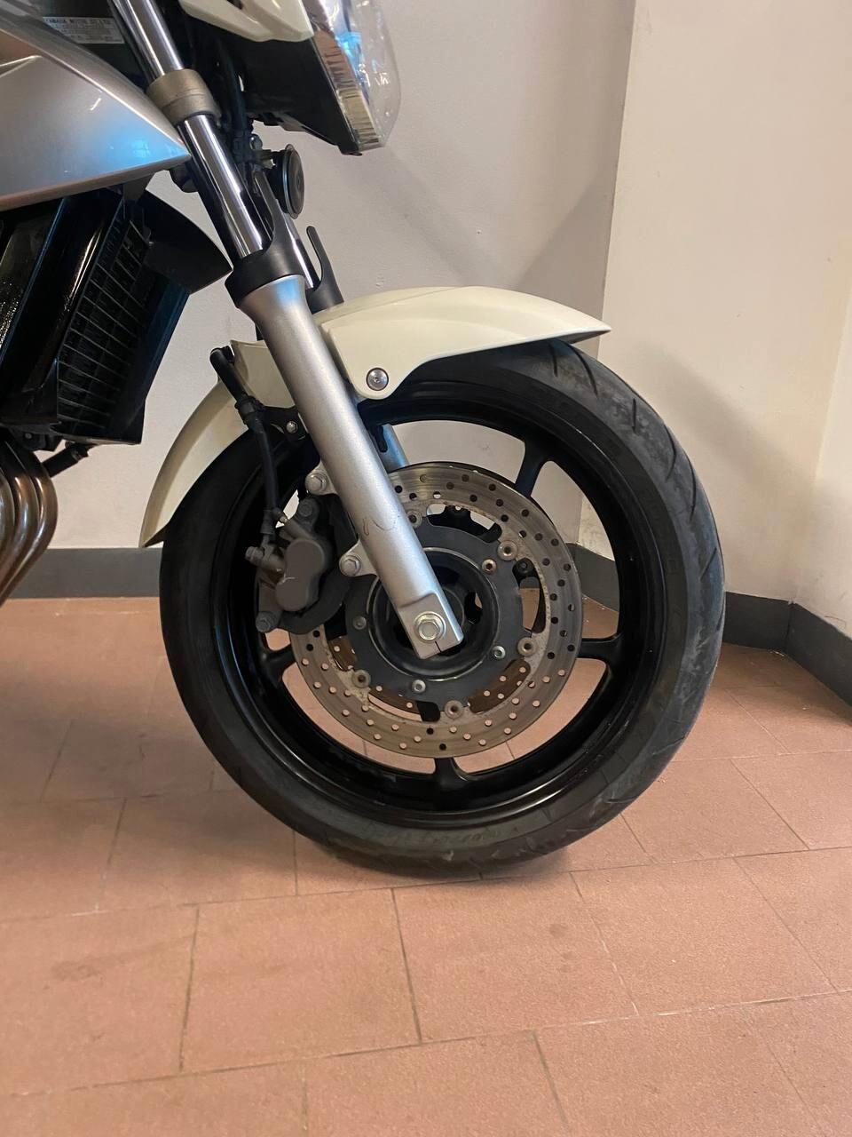 Yamaha XJ6