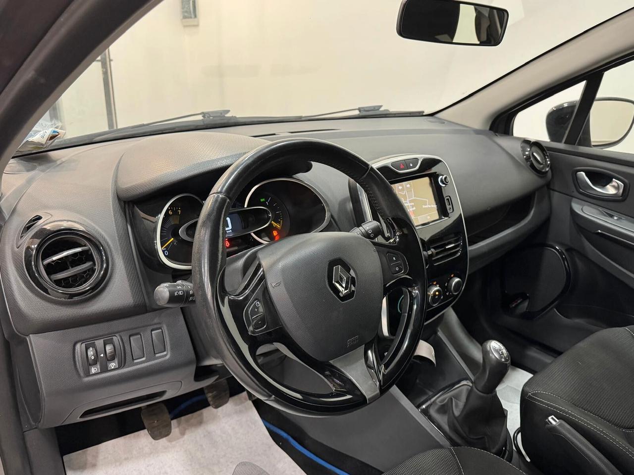 Renault Clio 1.2 73 CV COSTUME NATIONAL