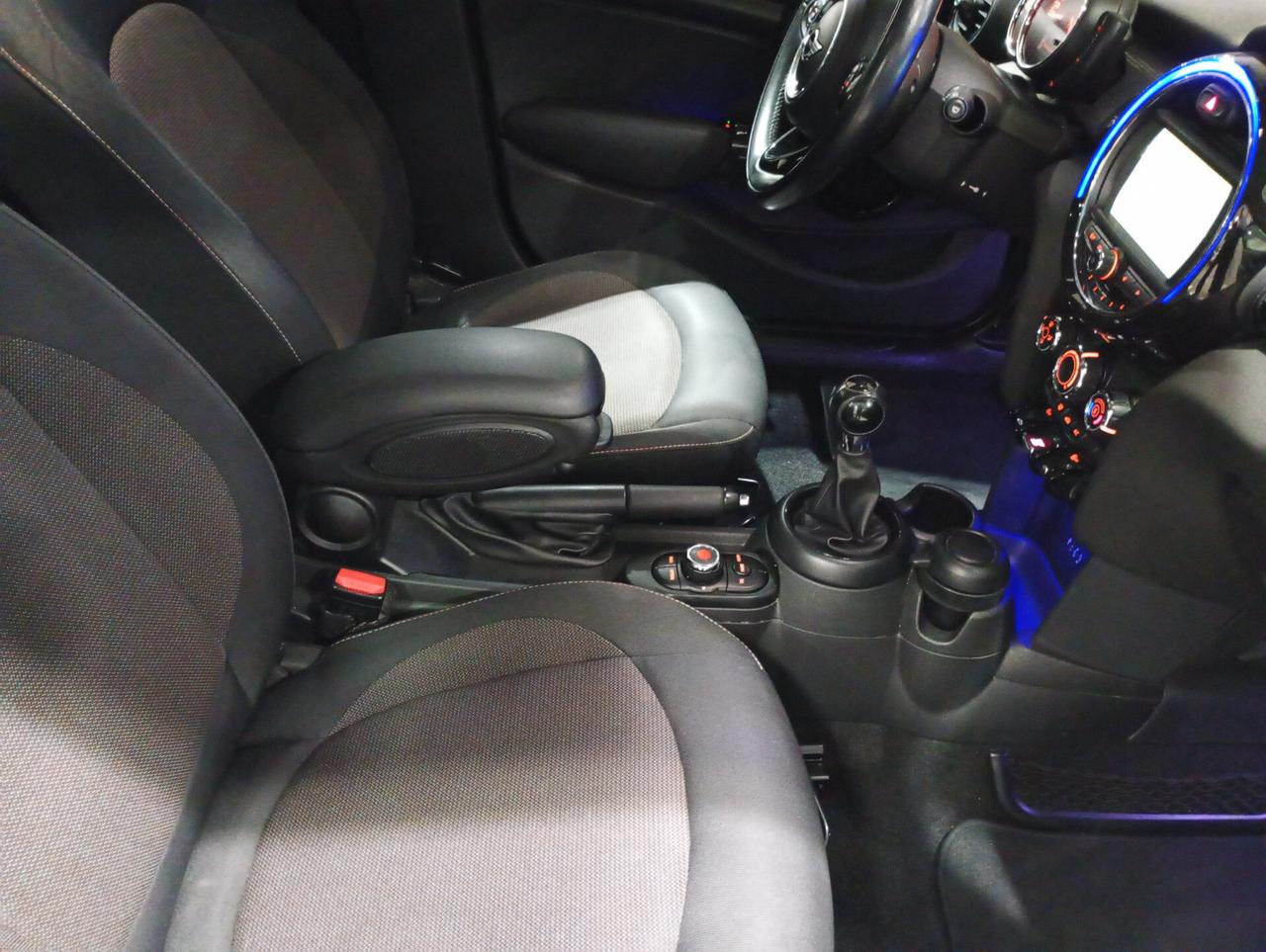 Mini Cooper D 1.5 5P