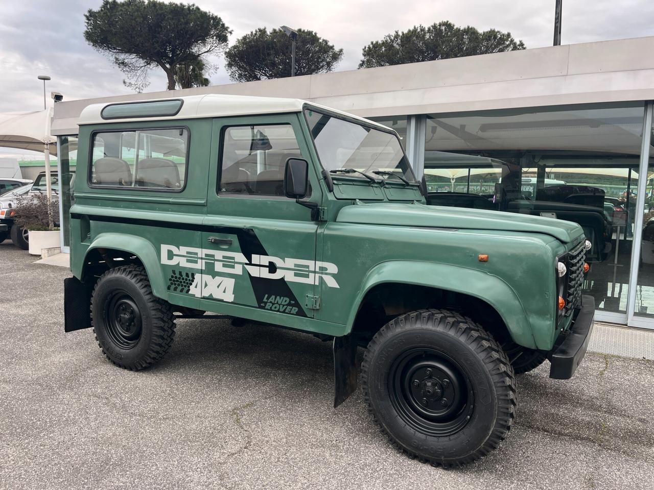 Land Rover Defender 90 BENZINA 6 POSTI