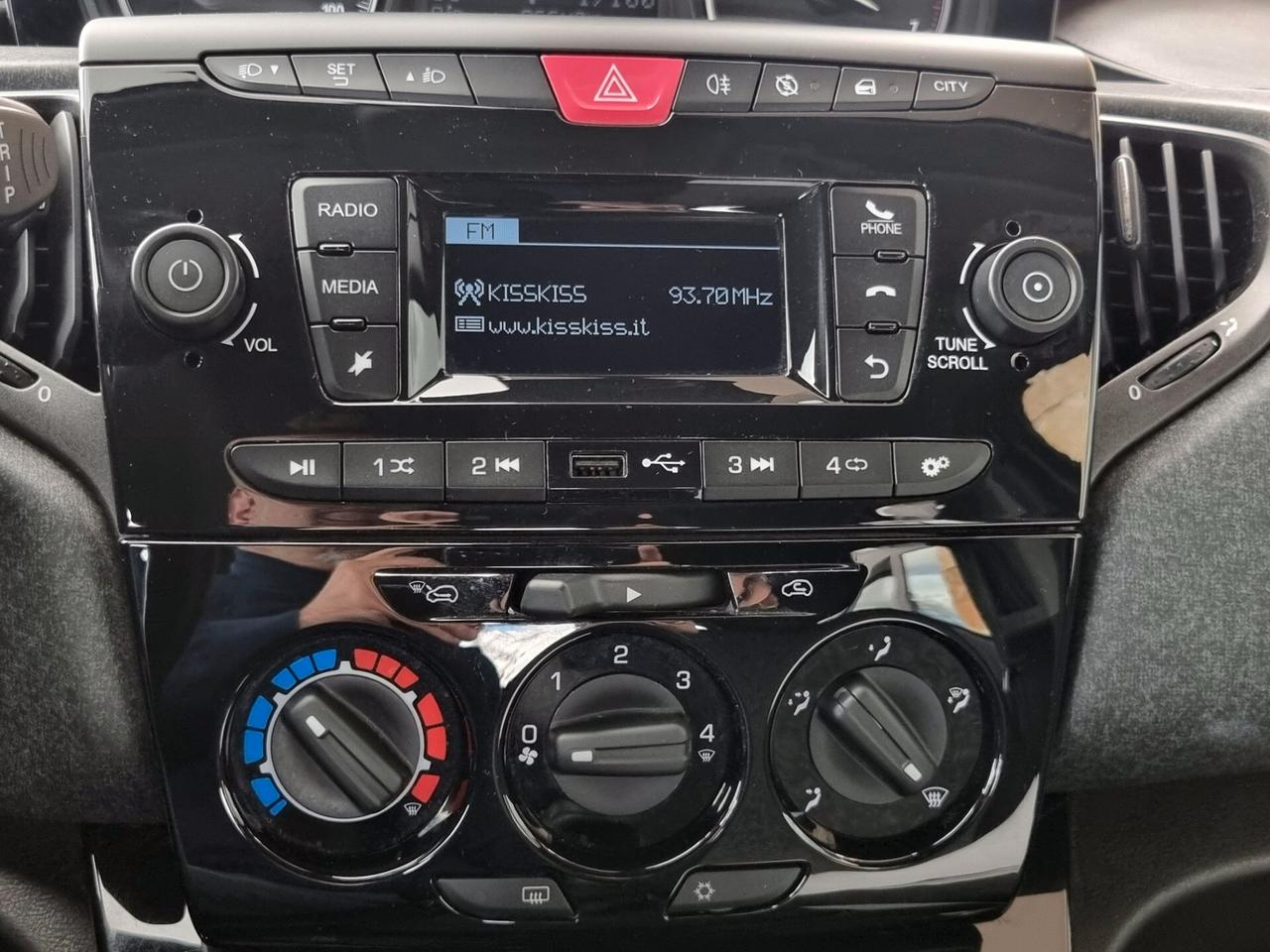 Lancia Ypsilon 1.0 FireFly 5 porte S&S Hybrid Silver