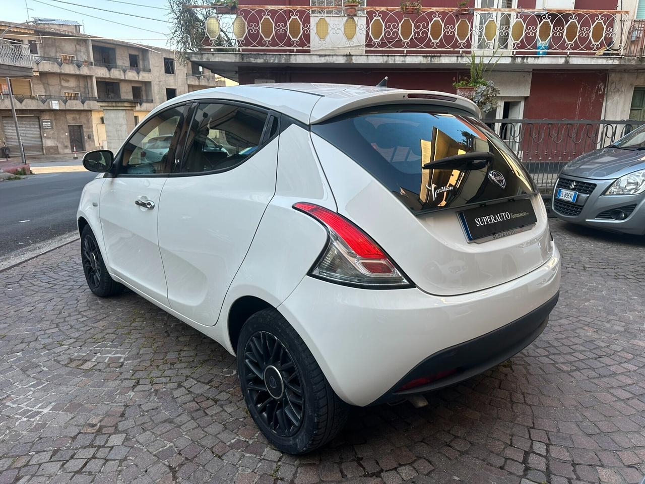 Lancia Ypsilon 1.3 MJT 16V 95 CV 5 OK neopatentati