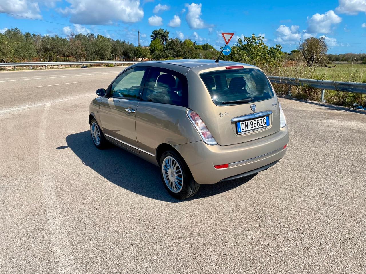 Lancia Ypsilon 1.3 MJT 75 CV Argento