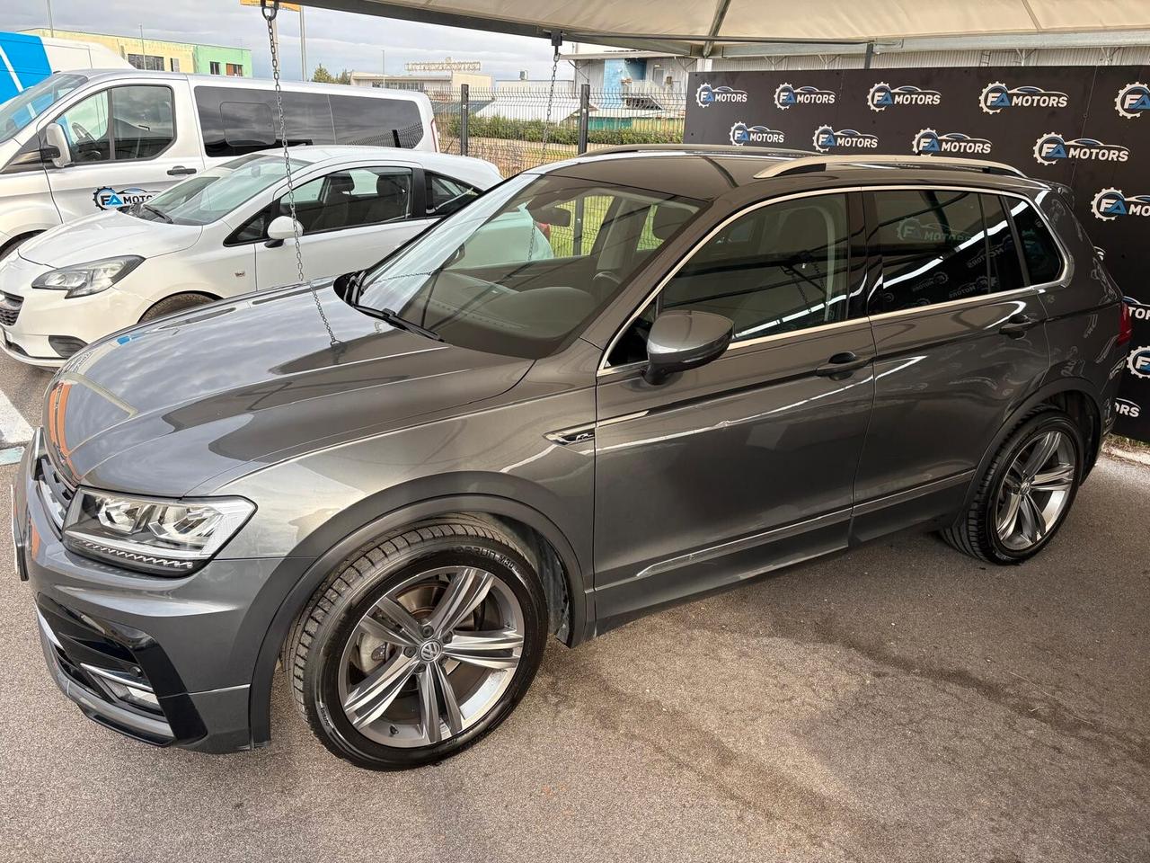 Volkswagen Tiguan - 1.6 TDI - R-LINE