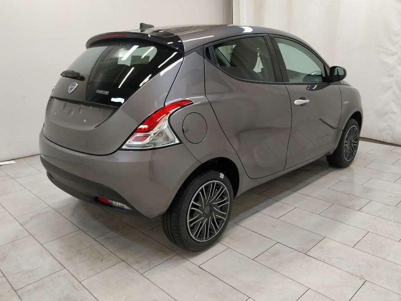 Lancia Ypsilon 1.0 firefly hybrid Silver Plus s&s 70cv